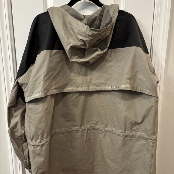 Eddie Bauer Large (L) Green and Black Heavy Duty Rain Jacket (NO ZIPPER) - Picture 2 of 8